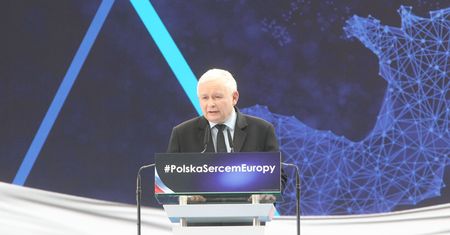 Koziński: "PiS robi krok do centrum. Platforma pozwoli im tam wejść?" (Opinia)