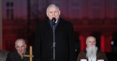 Katastrofa smoleńska. Przemówienia przed Pałacem Prezydenckim w 9. rocznicę
