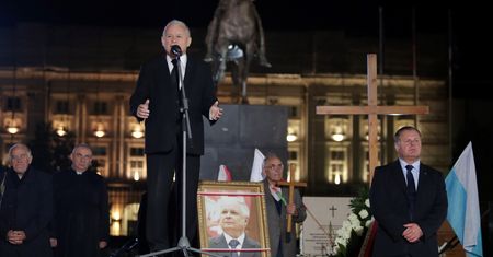 Jarosław Kaczyński na miesięcznicy zapowiedział wyjście z Unii? Mamy komentarz PiS