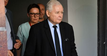 Jarosław Kaczyński poświęca kolano dla wyborów. Nowy przeciek o operacji