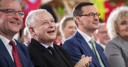Jarosław Kaczyński i Mateusz Morawiecki mogą przejść do historii. Historii polskich pensji minimalnych