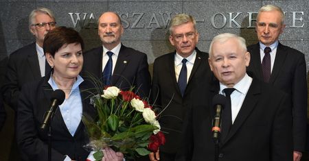 PiS dostało prezent na weekend. To nowy sondaż CBOS