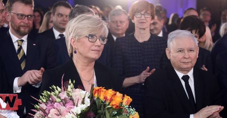 Wizyty Jarosława Kaczyńskiego u prezes TK. Firma chroniąca jej apartamentowiec na celowniku służb