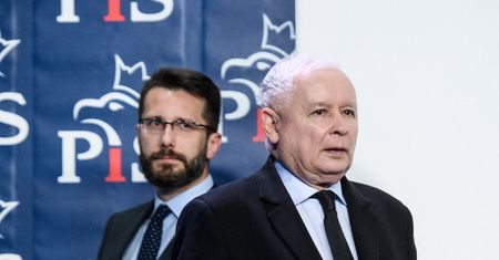 Polityk pokazał "kadr hańby". PiS reaguje na ataki wobec Andrzeja Dudy