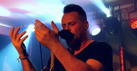 Paweł Małaszyński to gwiazda seriali, ale i muzyk. Nagrał 4 płyty, zagrał 400 koncertów. Wiedzieliście o tym?