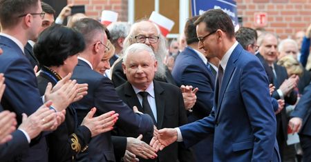 Sondaż. Zjednoczona Prawica wyprzedza Koalicję Europejską
