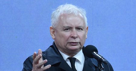 Obrazy wyśmiewające polityków PiS usunięte z galerii. Autor dla WP: robią cyrk z tragedii smoleńskiej