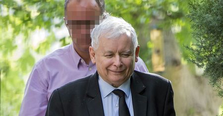 Prezes już rządzi. Jarosław Kaczyński uśmiechnięty i bez ortezy