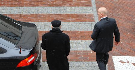 Policyjna ochrona pod domem Kaczyńskiego. "W papierach nic nie ma"