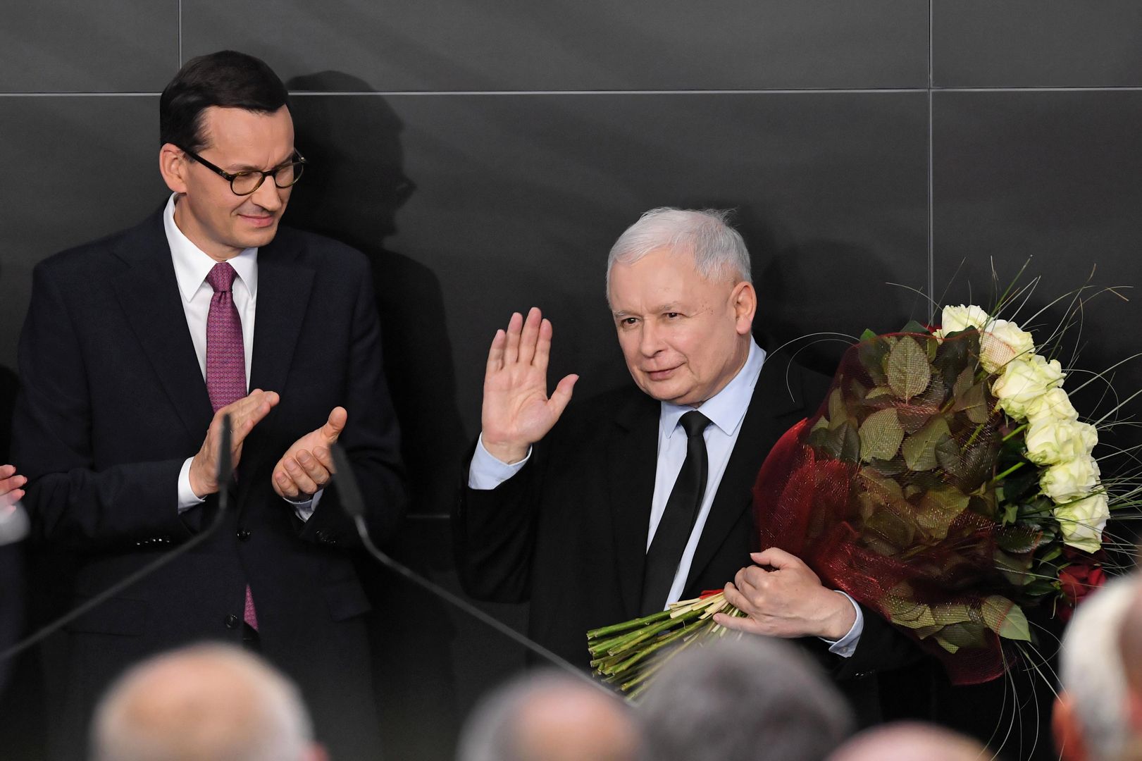 Koniunktura będzie słabła, a PiS zaciągnął potężny dług u Polaków składając kosztowne obietnice.