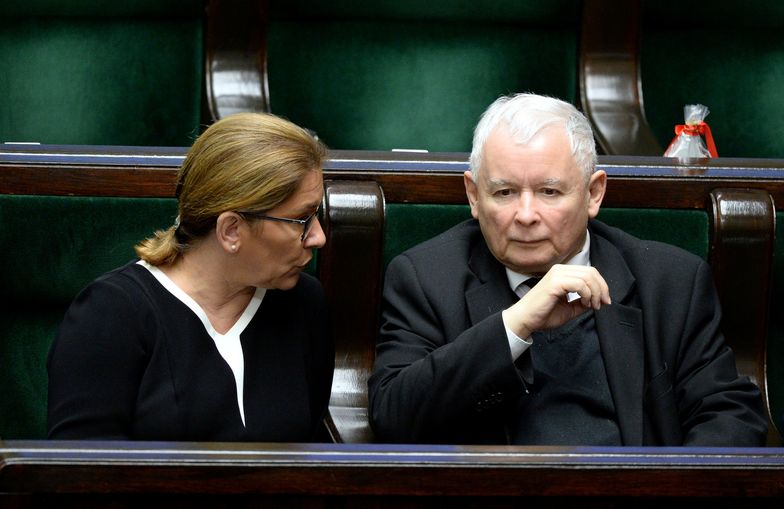 Beata Mazurek i Jarosław Kaczyński w Sejmie.