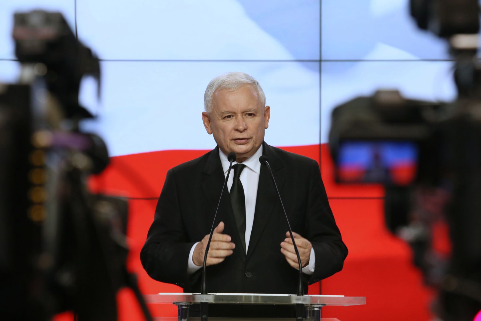 Jarosław Kaczyński na konferencji prasowej.