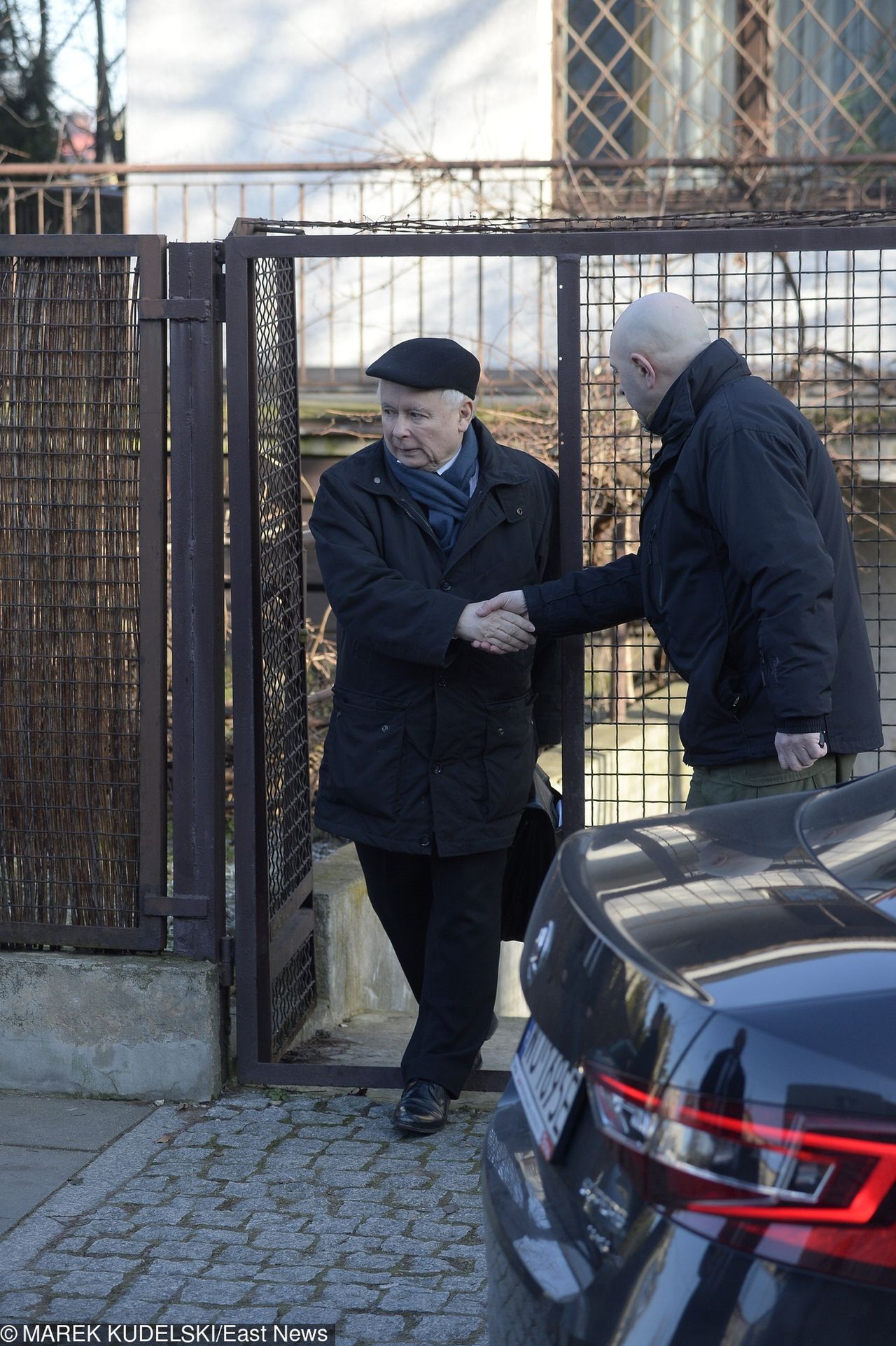 Policjanci pod domem prezesa PiS na Żoliborzu. MSWiA znalazło wytłumaczenie