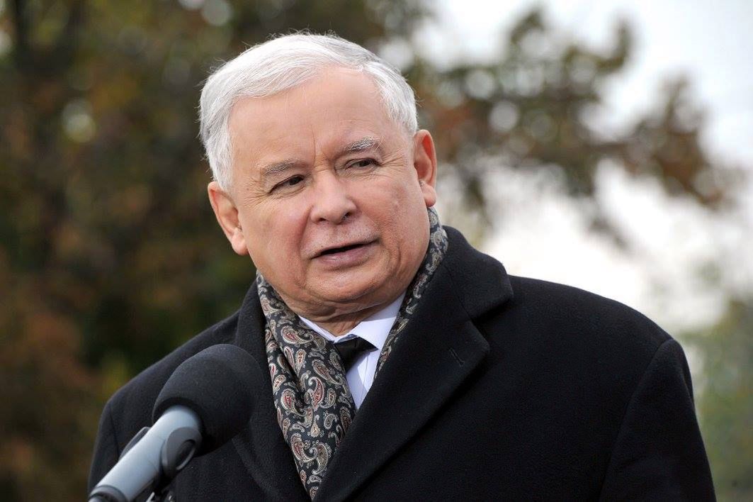 Był pożar, jest powódź. Reakcja Kaczyńskiego na skandal z nagrodami to szkodliwy populizm