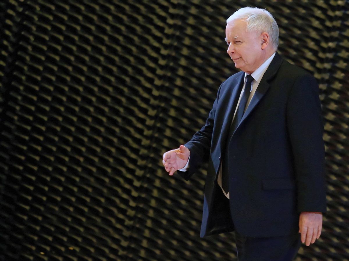 Jarosław Kaczyński jawi się jako prawdziwy inteligent. Kolejne wyszukane słowa w jego przemówieniu