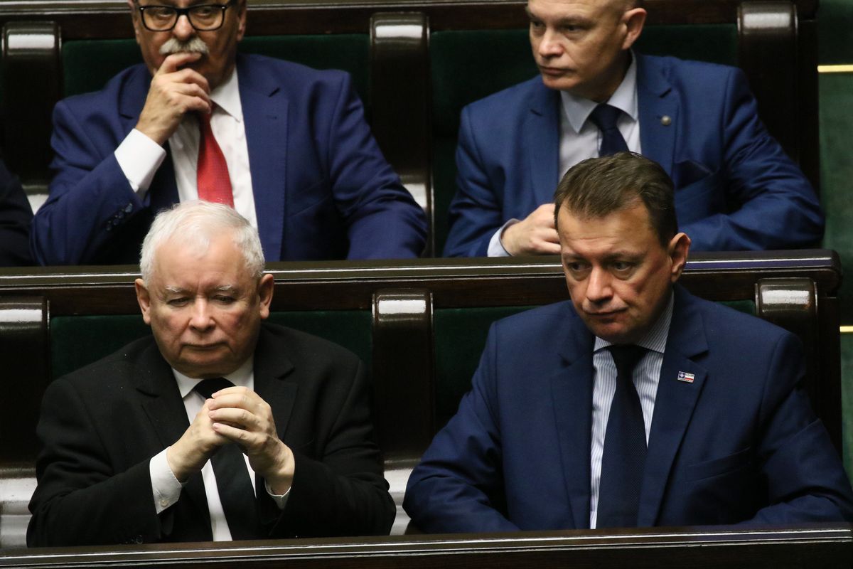 Nowy sondaż. Słabnie poparcie dla PiS. Do Sejmu weszłyby cztery partie