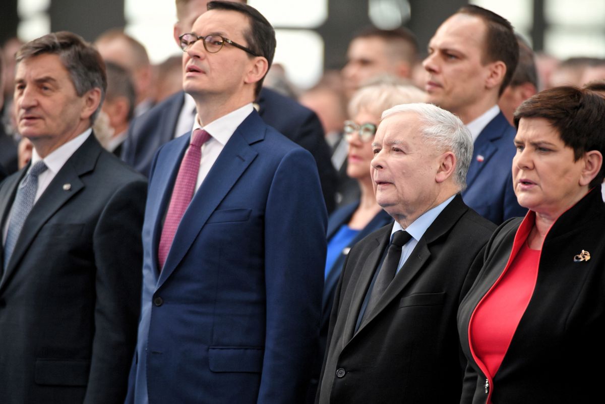 Opozycja drwi z przemówienia Kaczyńskiego. "Piewca tradycyjnej rodziny 1+kot"