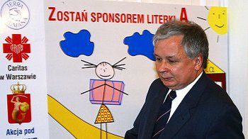 Lech Kaczyński przed konferencją dotyczącą akcji "Zostań sponsorem literki A"