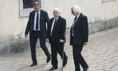 Jarosław Kaczyński przejdzie operację po wyborach parlamentarnych 2019. "Czekają mnie dwie kule"