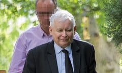 Prezes już rządzi. Jarosław Kaczyński uśmiechnięty i bez ortezy