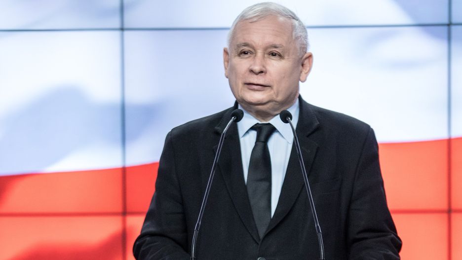 Przewaga PiS nad konkurentami maleje