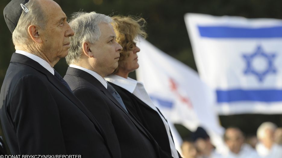 Prezydenci Szymon Peres i Lech Kaczyński w 2008 r. oddali cześć powstańcom z warszawskiego getta