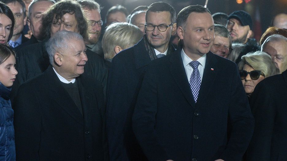W rankingu zaufania do polityków w Polsce czołowe miejsca zajmują politycy obozu rządzącego
