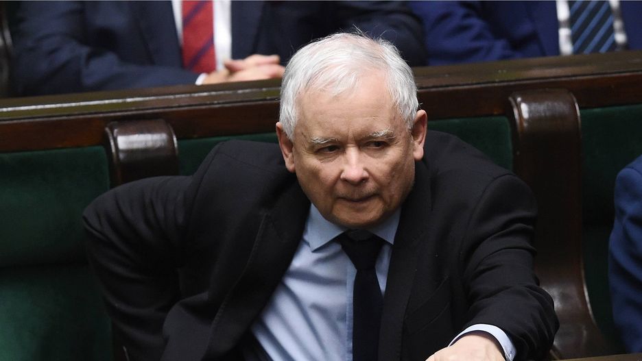 Dzień przed tajnym głosowaniem w sprawie Koguta Kaczyński osobiście odwiedził klub senacki PiS