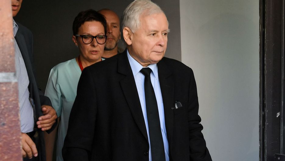 Prezes PiS Jarosław Kaczyński opuszcza Wojskowy Instytut Medyczny. Od roku odwleka konieczną operację kolana.