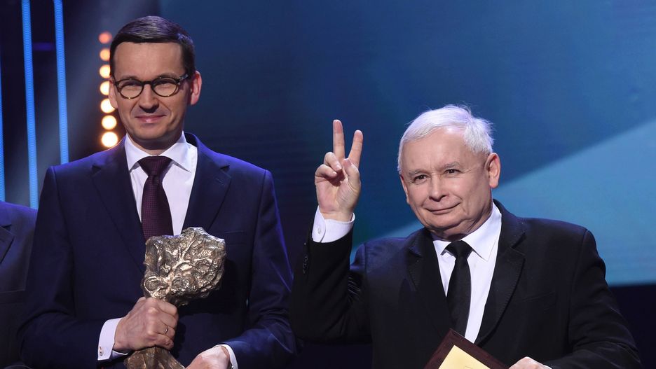 Luty 2018 r. Premier Mateusz Morawiecki i prezes PiS Jarosław Kaczyński podczas gali wręczenia nagród "Gazety Polskiej" 