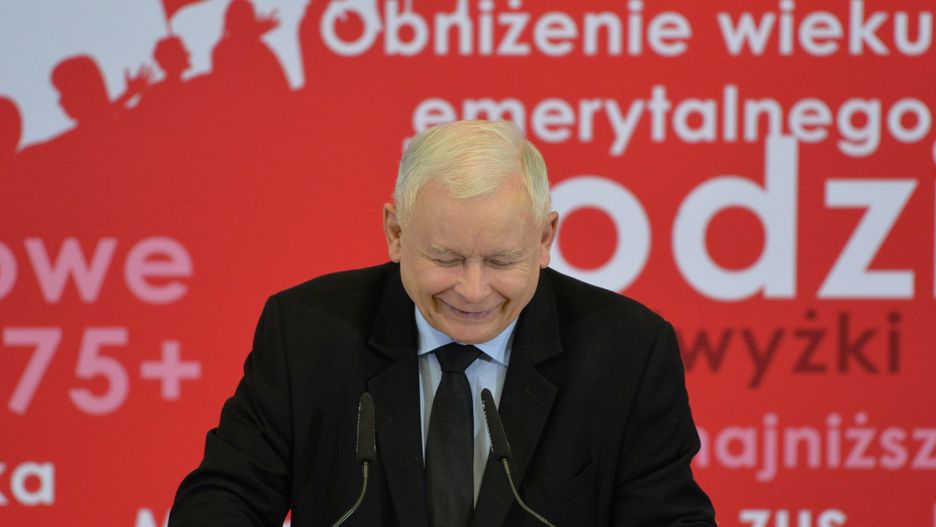 Fotograf przypomina, że "były takie czasy, że fotografowie robili zdjęcia śmiejącego się Jarosława Kaczyńskiego"