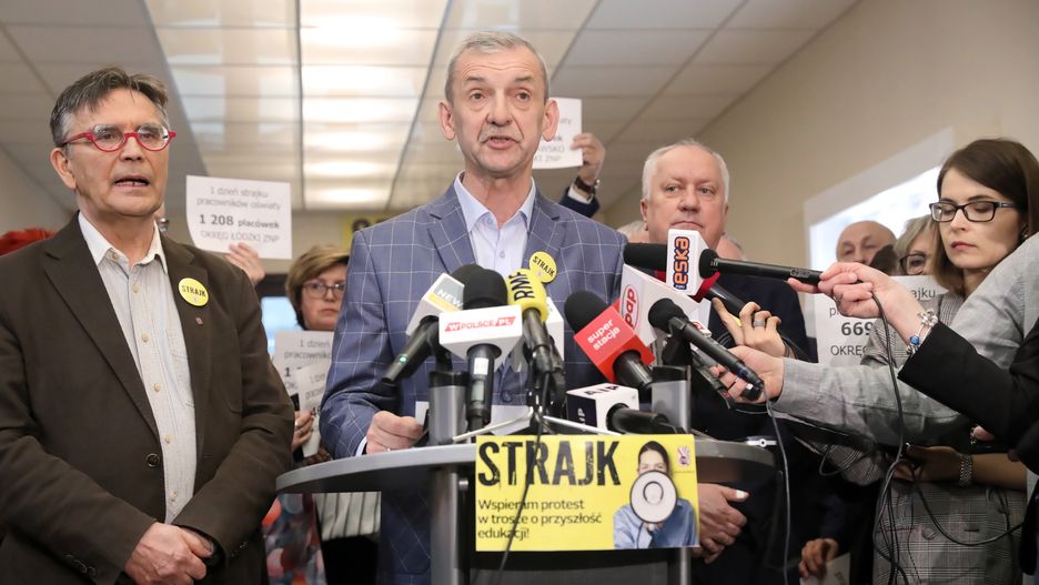 Przewodniczący ZNP Sławomir Broniarz oraz wiceprezes Krzysztof Baszczyński podczas konferencji prasowej