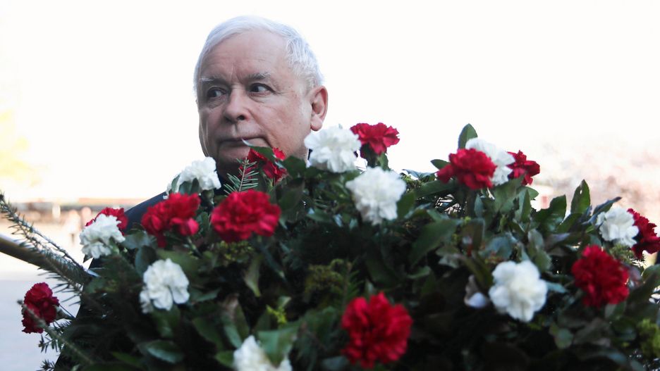 Prezes PiS Jarosław Kaczyński na Wawelu w 9. rocznicę uroczystości pogrzebowych Lecha i Marii Kaczyńskich