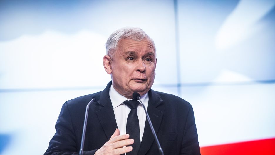 Jarosław Kaczyński zdecydował, że nagrody dla urzędników rządu trafią do Caritas.