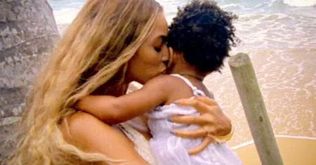 Fani Beyonce apelują: Uczesz córkę!