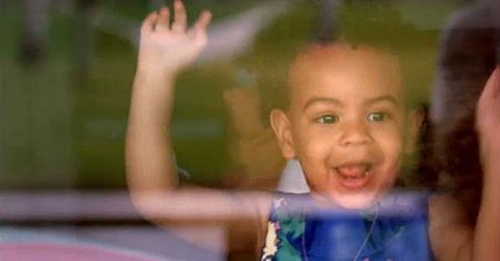 Blue Ivy karmi małego tygryska. Tak rodzina Carterów spędza wakacje
