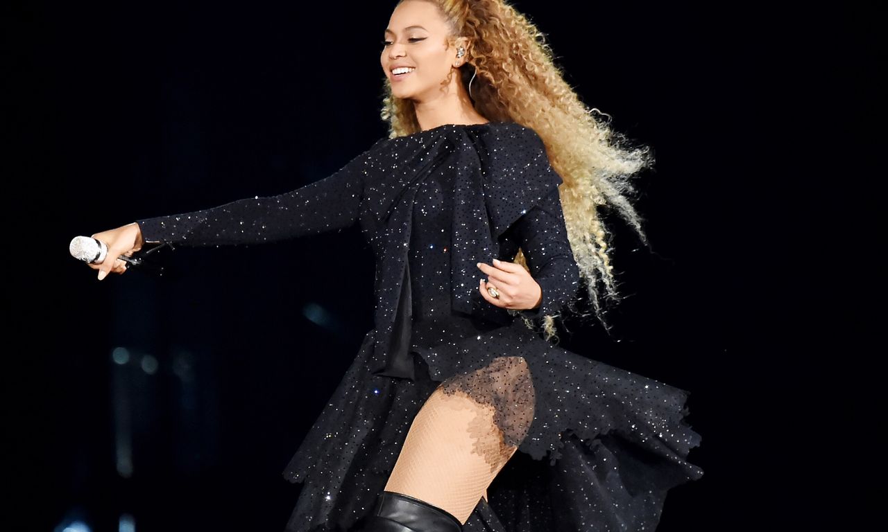 Beyonce i Jay-Z nie wstali podczas hymnu Stanów Zjednoczonych. Internauci byli oburzeni zachowaniem gwiazd