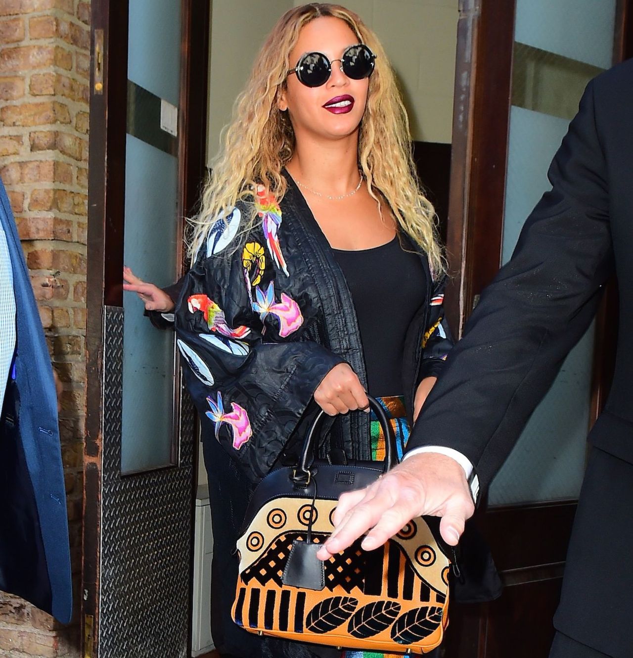 LOOK OF THE DAY: Beyonce we wzorzystym kimonie