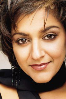 Meera Syal to słynna angielska komediantka pochodzenia hinduskiego.