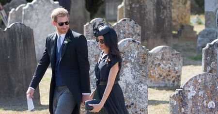 Meghan i Harry na ślubie przyjaciół. Księżna miała na sobie sukienkę z sieciówki