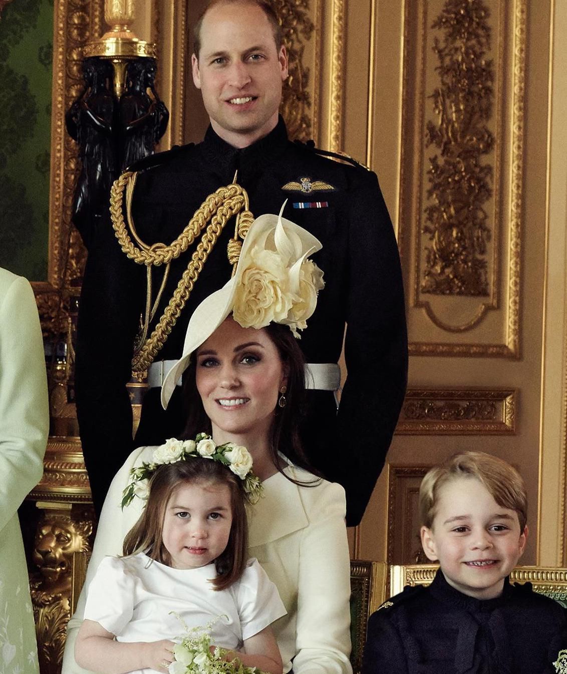 Książę William i księżna Kate z dziećmi – Charlotte i George'em – na oficjalnym ślubnym portrecie Meghan Markle i księcia Harry'ego