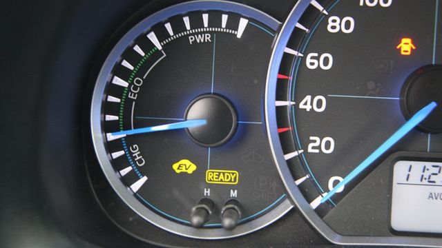 Zamiast obrotomierza hybrydy mają taki oto wskaźnik użycia mocy