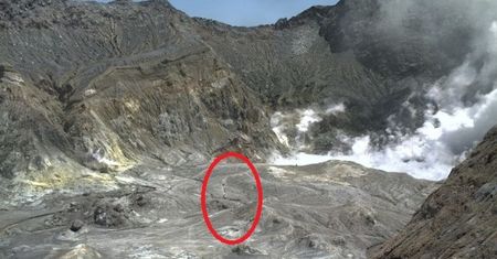 Nowa Zelandia. Tam byli ludzie. Zdjęcie zrobione sekundy przed erupcją wulkanu
