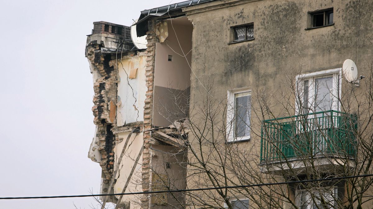 W katastrofie zginęło co najmniej pięć osób, a 21 zostało rannych