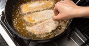 Smażenie ryby wcale nie jest proste. Tylko tak będzie mieć chrupiącą panierkę