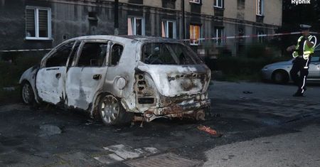 3-latek w płonącym aucie, a tłum kręci filmiki i robi zdjęcia. Teraz mogą trafić do więzienia