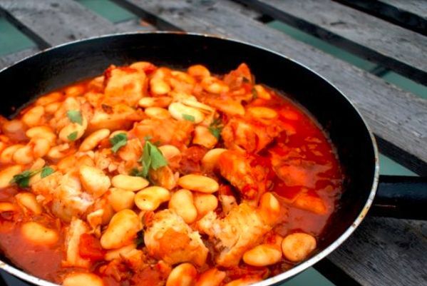 Gulasz z dorsza i kiełbaski chorizo