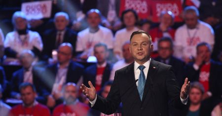 Wybory prezydenckie 2020. Sztab Andrzeja Dudy ukrył jego obietnice i slogany sprzed 5 lat
