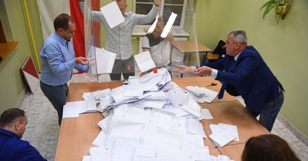 Ze zwycięstwa PiS nikt się tak nie cieszył. Zarobił "na czysto" niemal 9 tys. zł