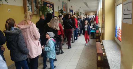 Wybory parlamentarne 2019. Czy wolno robić zdjęcia w komisjach? Przepisy nie są jasne